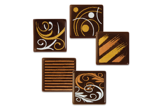Carrés en chocolat noir, ass.. Un produit de Agrano SA
