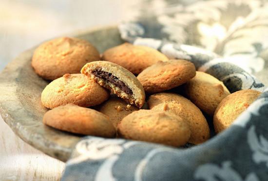 Biscuits crème de nougat aux noisettes. Un produit de Agrano SA